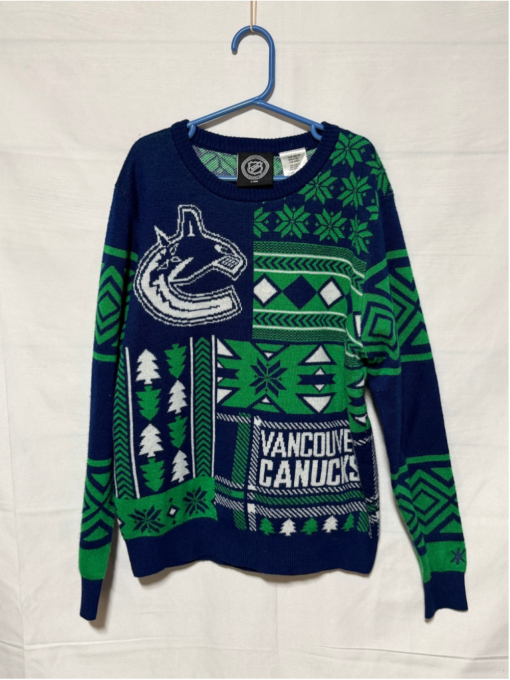 NHL Vancouver Canucks Crewneck Sweater Youth XL (18) Blue Green Holiday Knit